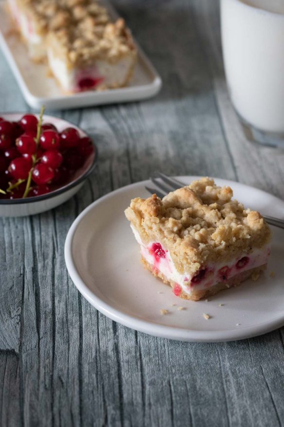 Streusel-Quarkkuchen mit Johannisbeeren | fructosearm, laktosefrei, zuckerfrei