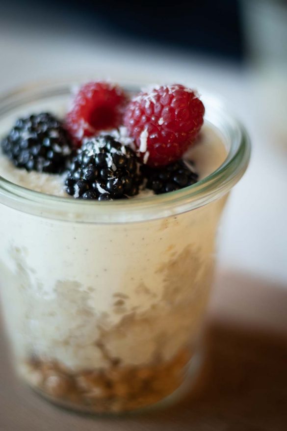 Schneller Milchreis aus Reisflocken mit Quarkcreme | laktosefrei, fructosefrei, zuckerfrei