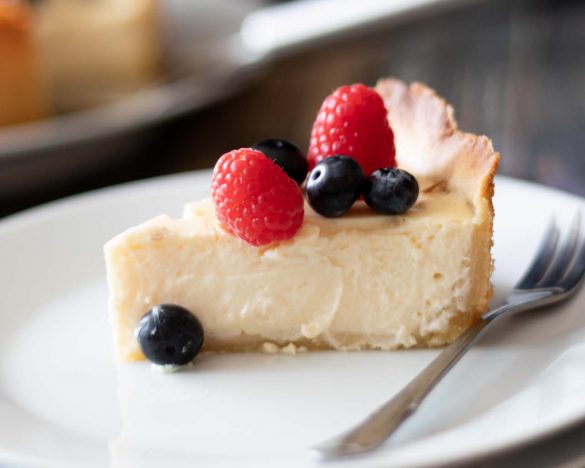 Käsekuchen mit Sommerbeeren | laktosefrei, zuckerfrei, fructosearm