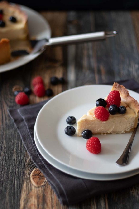 Käsekuchen mit Sommerbeeren | laktosefrei, zuckerfrei, fructosearm