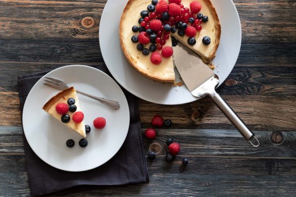 Käsekuchen mit Sommerbeeren | laktosefrei, zuckerfrei, fructosearm