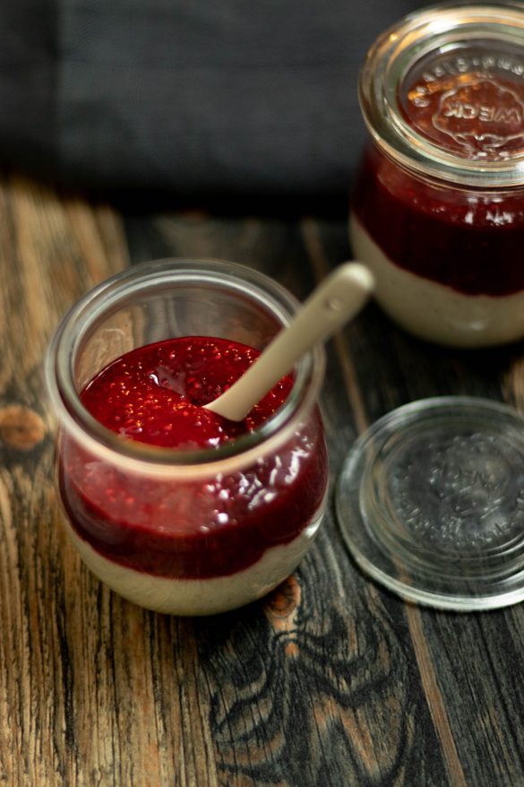 Dinkelgrießbrei mit Himbeer-Chia-Marmelade | fructosearm, laktosefrei, zuckerfrei