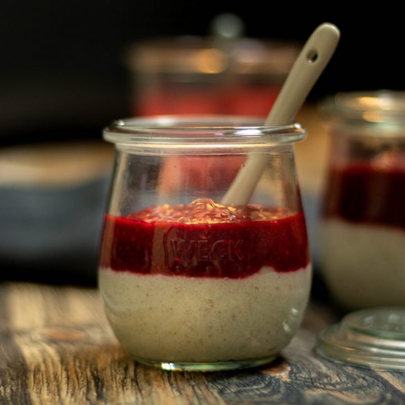 Dinkelgrießbrei mit Himbeer-Chia-Marmelade | fructosearm, laktosefrei, zuckerfrei