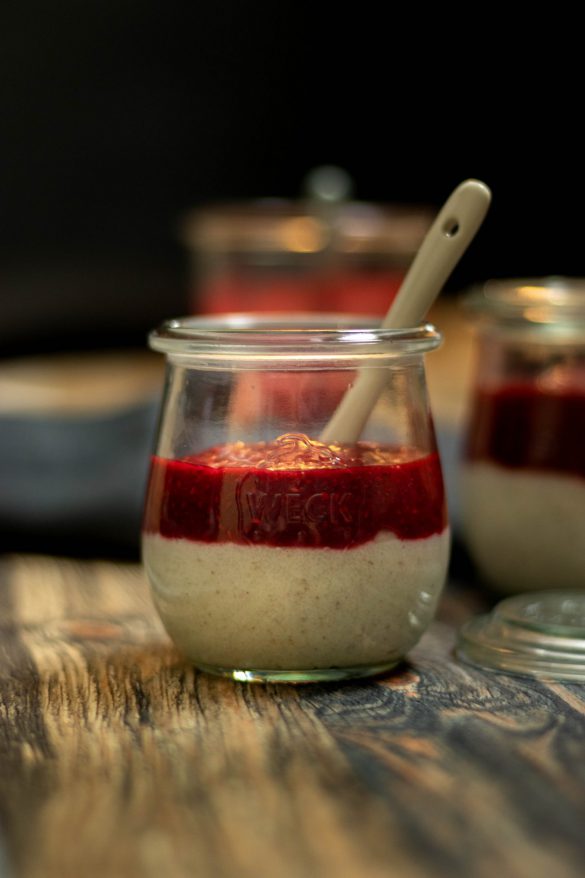 Dinkelgrießbrei mit Himbeer-Chia-Marmelade | fructosearm, laktosefrei, zuckerfrei