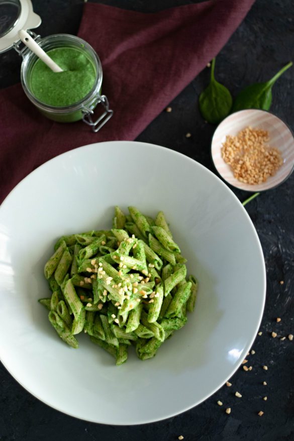 Nudeln mit Spinat-Frischkäse-Pesto - Sugarfree Naturally