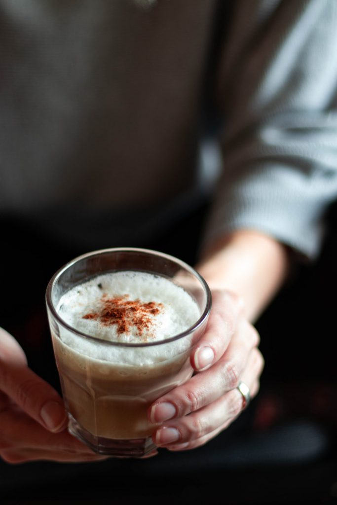 Fructosearmer, selbstgemachter Kokos-Chai-Latte