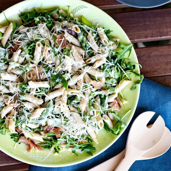 Fructosearmer, italienischer Nudelsalat mit grünem Spargel