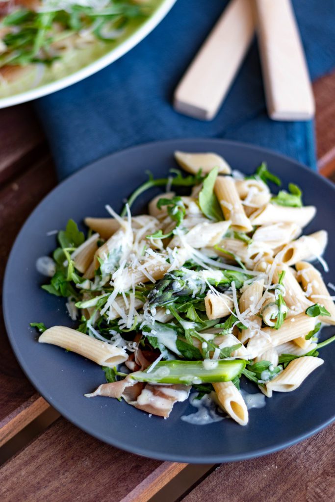 Fructosearmer, italienischer Nudelsalat mit grünem Spargel