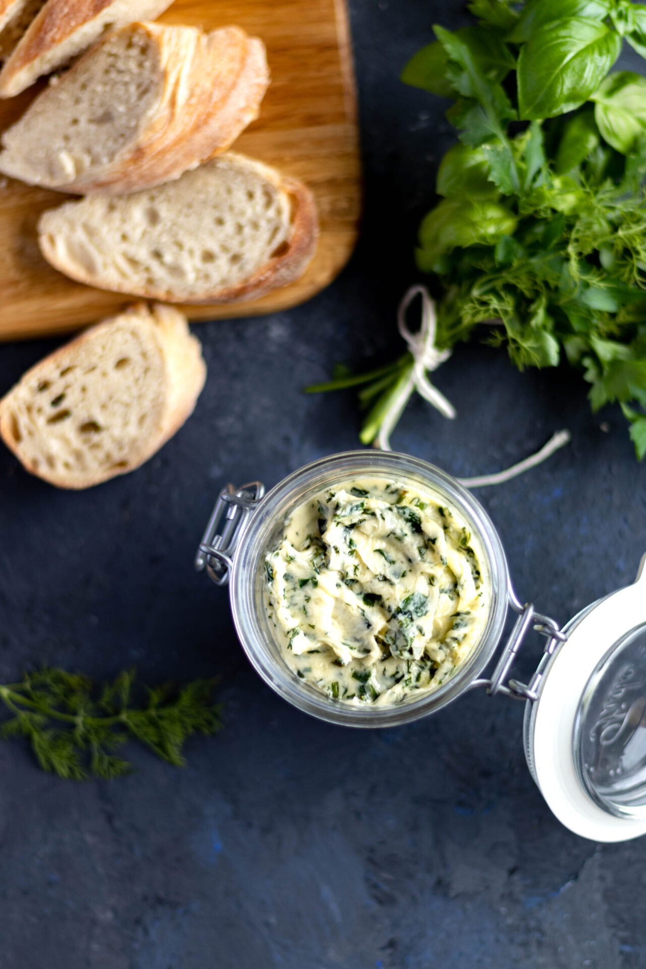 Fructosefreie, selbstgemachte Kräuterbutter ohne Knoblauch und Zwiebeln