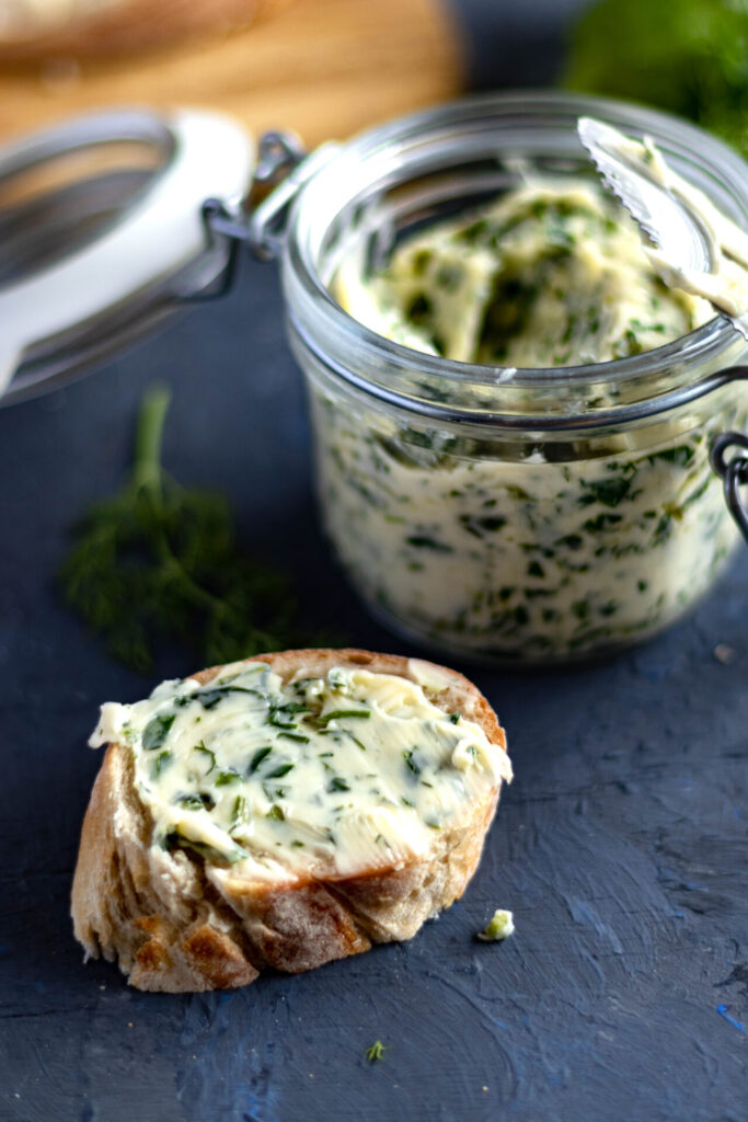 Fructosefreie, selbstgemachte Kräuterbutter ohne Knoblauch und Zwiebeln