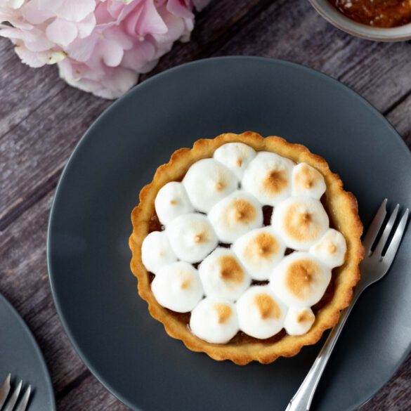 Rhabarber-Erdbeer-Tartelettes mit Baiser