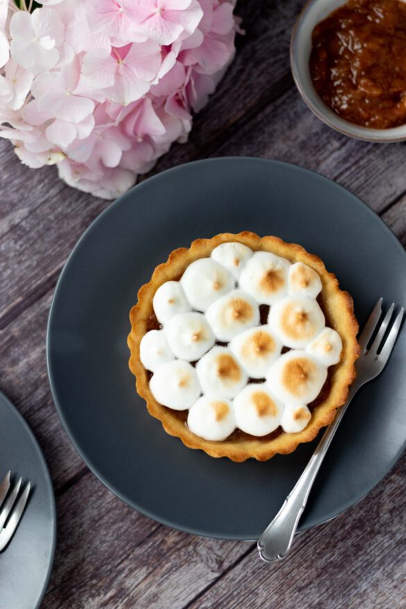Rhabarber-Erdbeer-Tartelettes mit Baiser