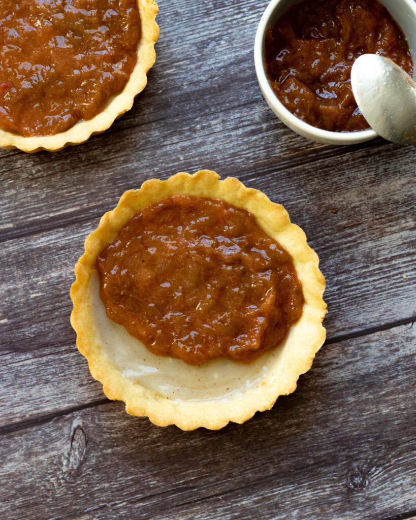 Rhabarber-Erdbeer-Tartelettes mit Baiser