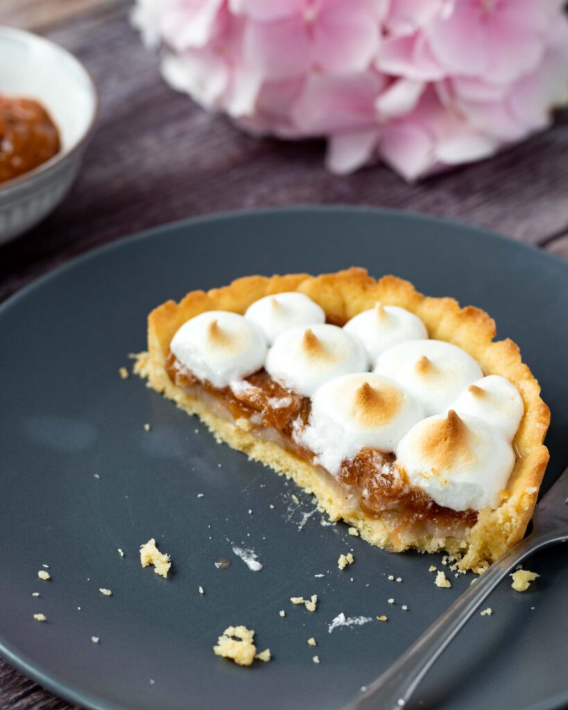 Rhabarber-Erdbeer-Tartelettes mit Baiser