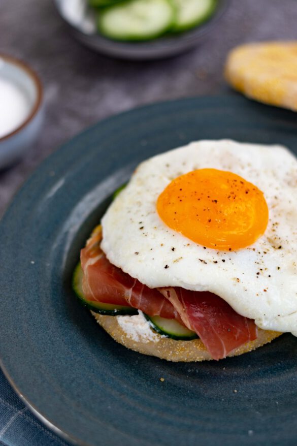 spiegelei-toastie-gurke-schinken Spiegelei-Toastie mit Gurke & Schinken